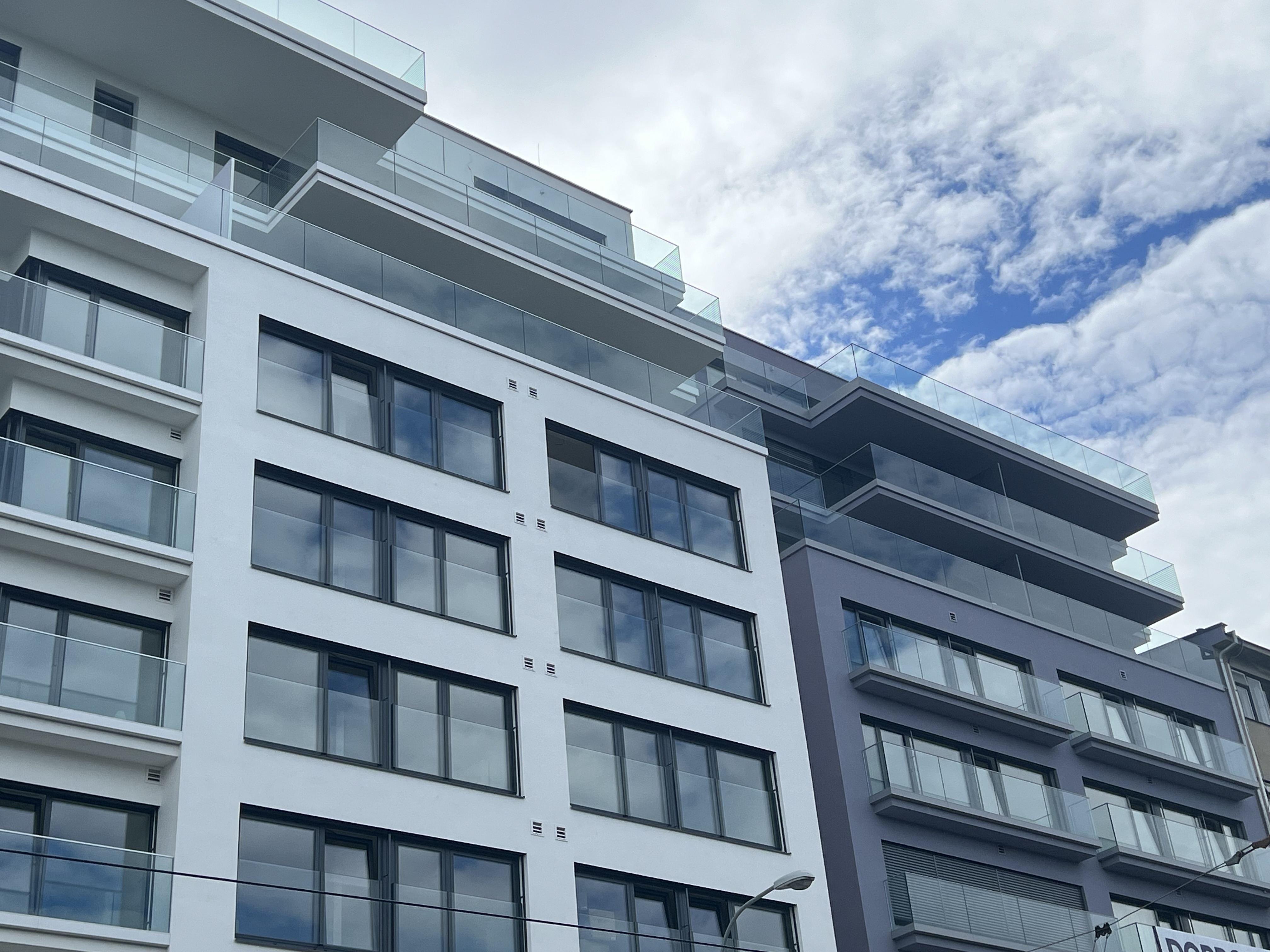 Garde-corps fenêtre en verre facade immeuble — Kit Roméo Care