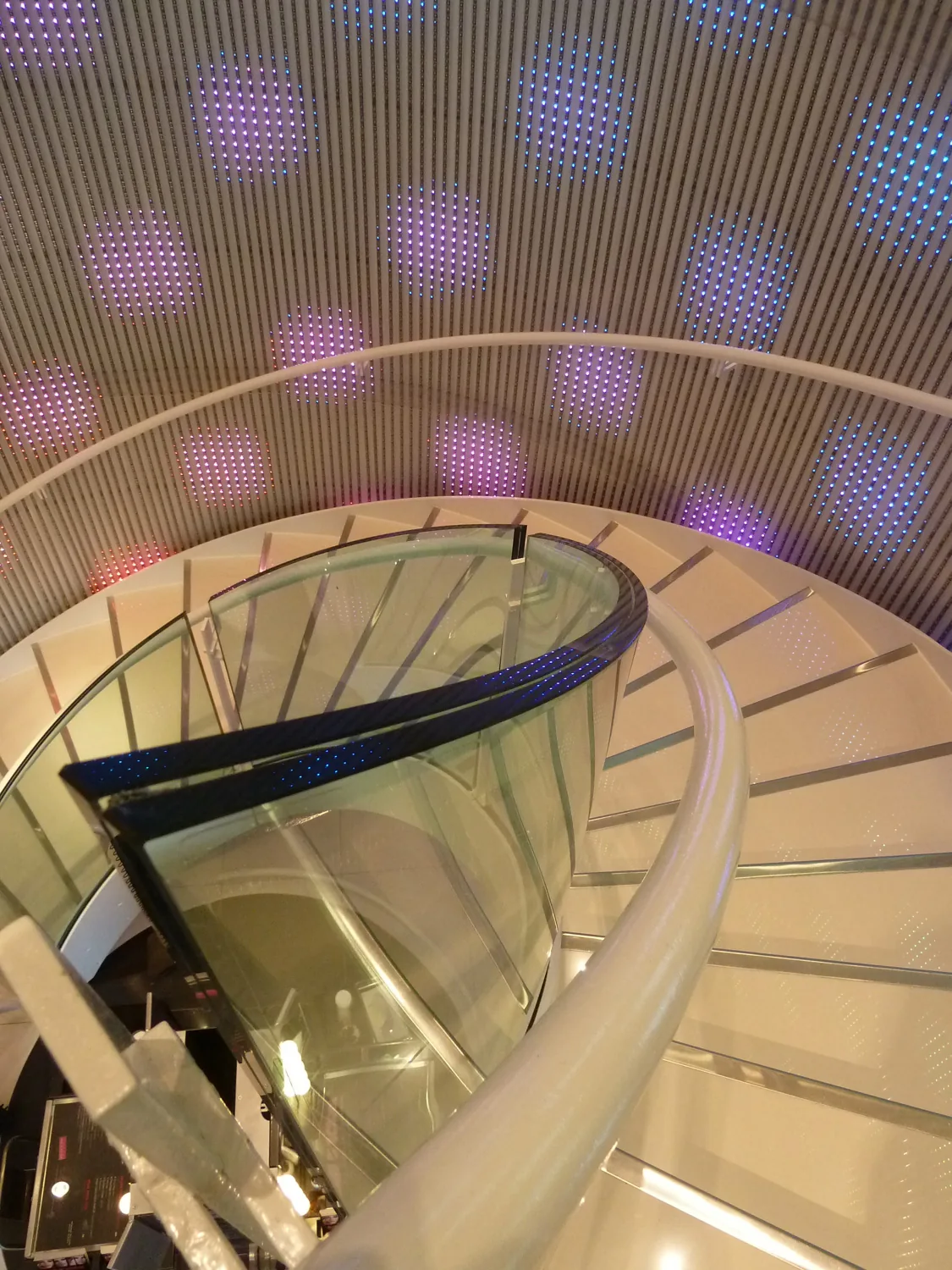 Escalier — Garde-corps bombé escalier hélicoïdal tecni bombage