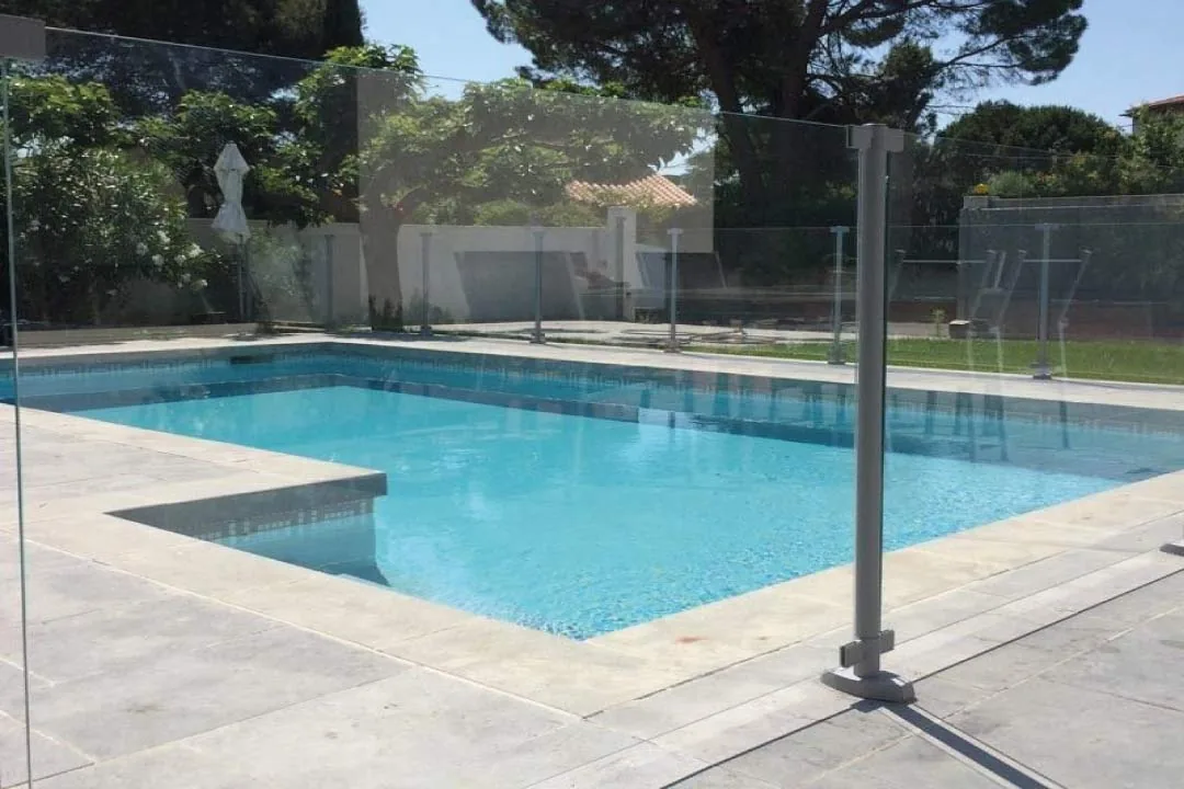 Barrière de piscine en verre — réalisation GC GLASS