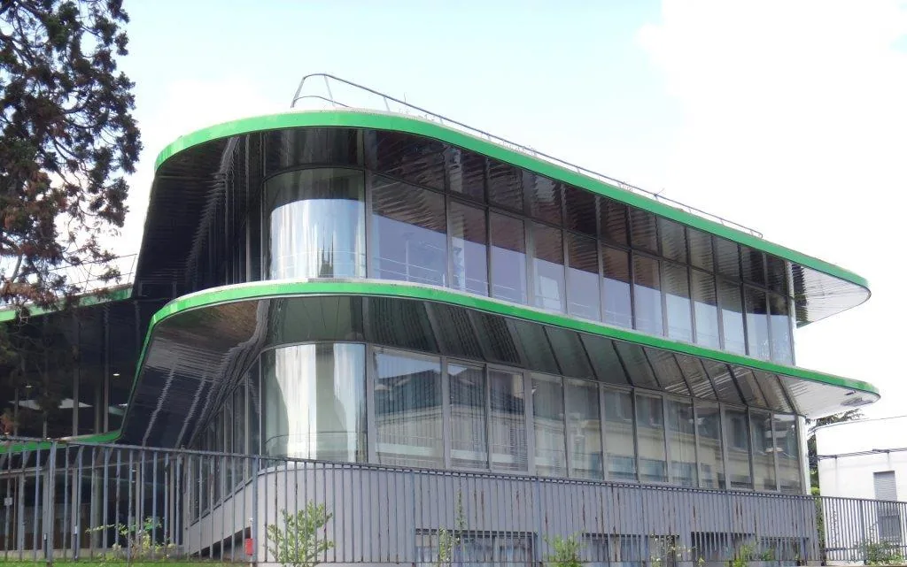 Tertiaire — Garde-corps bombé façade tecni bombage