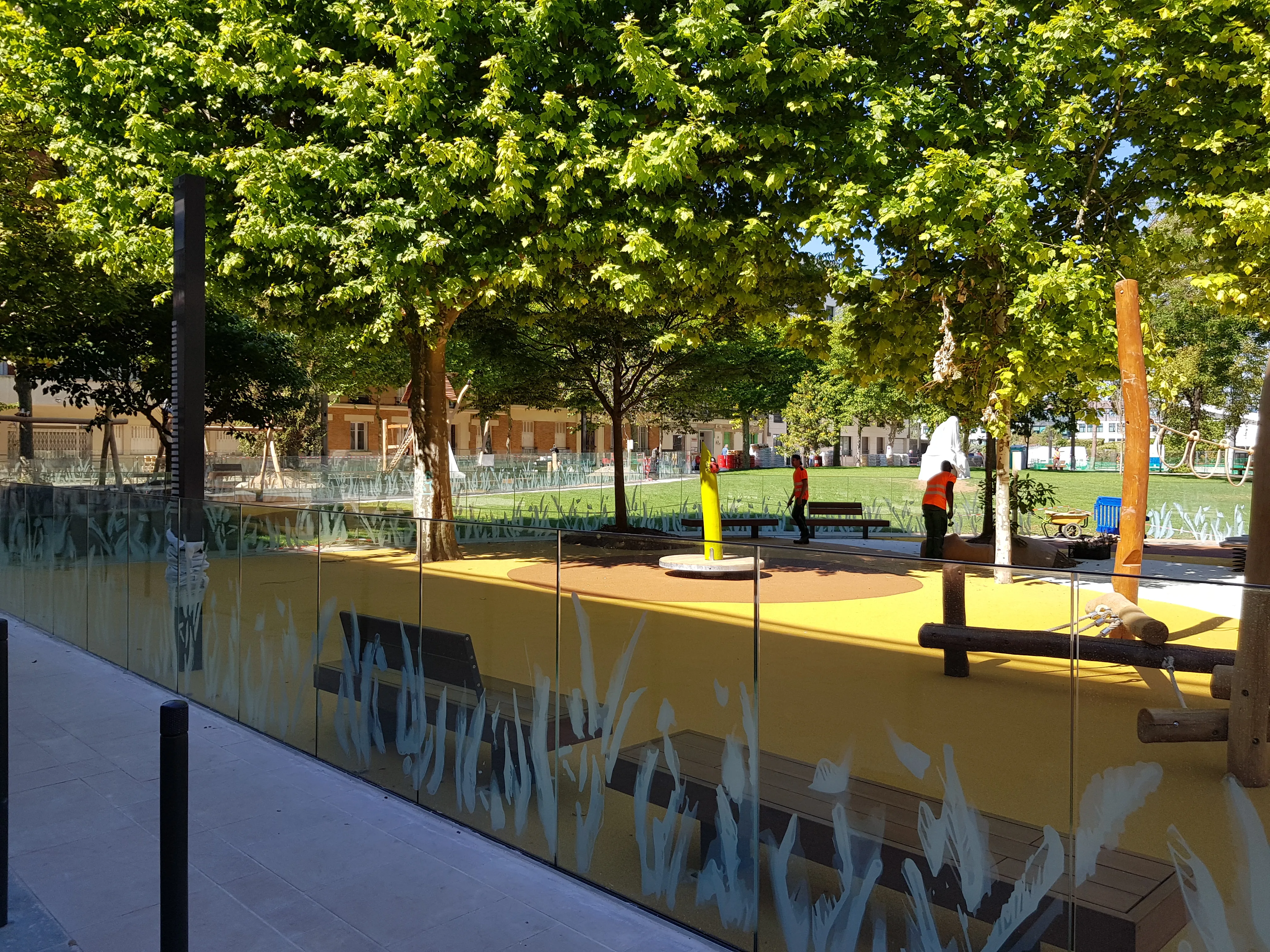 Tertiaire — Garde-corps espace public, Montrouge (92)